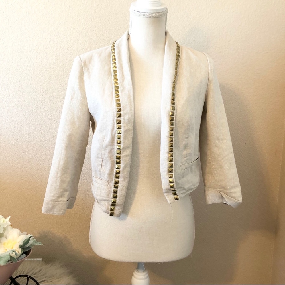 3/30 Forever21 ivory cropped blazer studs small